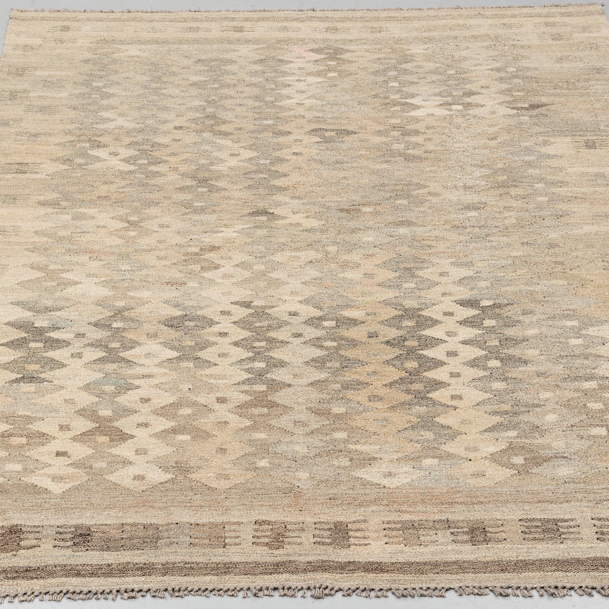 A CARPET, Kilim 248 x 171 cm.