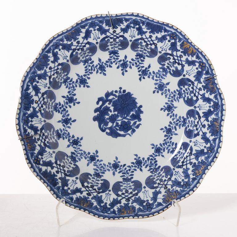 Serveringsfat, tre stycken, kompaniporslin, Kina, 1700-tal och senare.