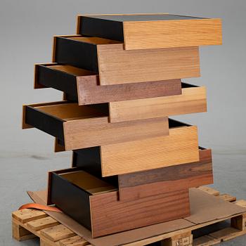 Raw Edges and Shay Alkalay, "Stack 8 drawers" byrå, Established and Sons 2008.