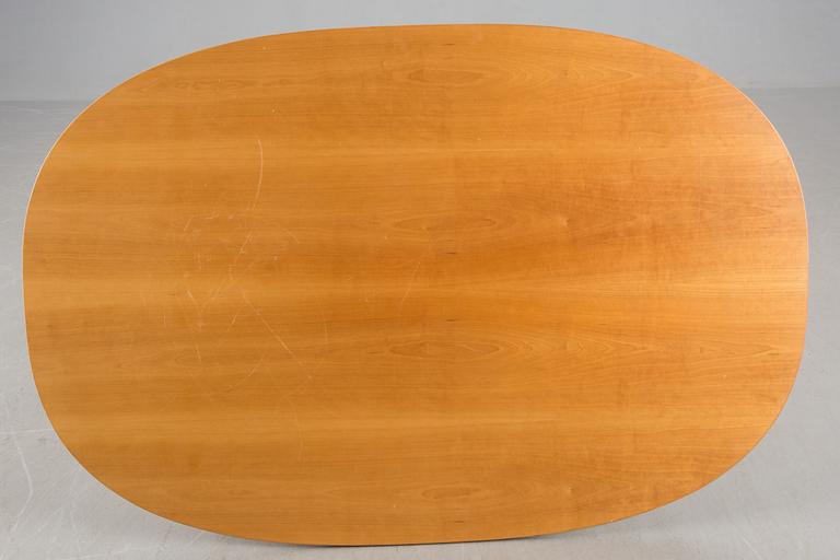SOFFBORD, "Superelips", Bruno Mathsson och Piet Heinz för Fritz Hansen, 2000-tal.