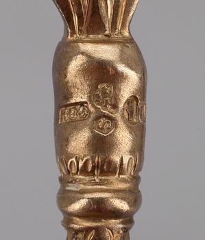 ETT PAR SUPSKEDAR, förgyllt silver. Stockholm 1916. Vikt 172 g.