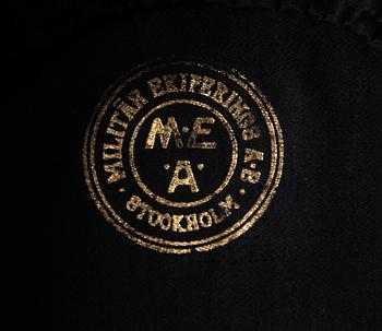 UNIFORMSMÖSSA och EPÅLETTER, ett par.