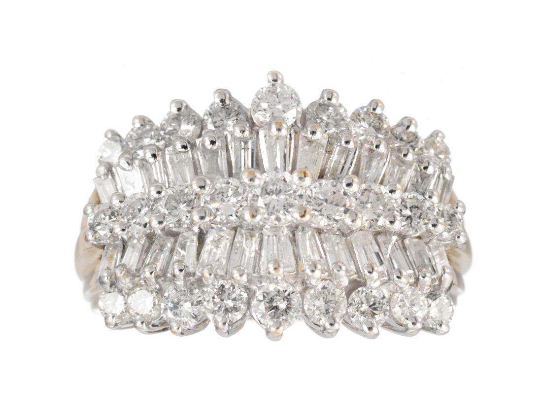 RING, trapets- och briljantslipade diamanter ca 2.25 ct.