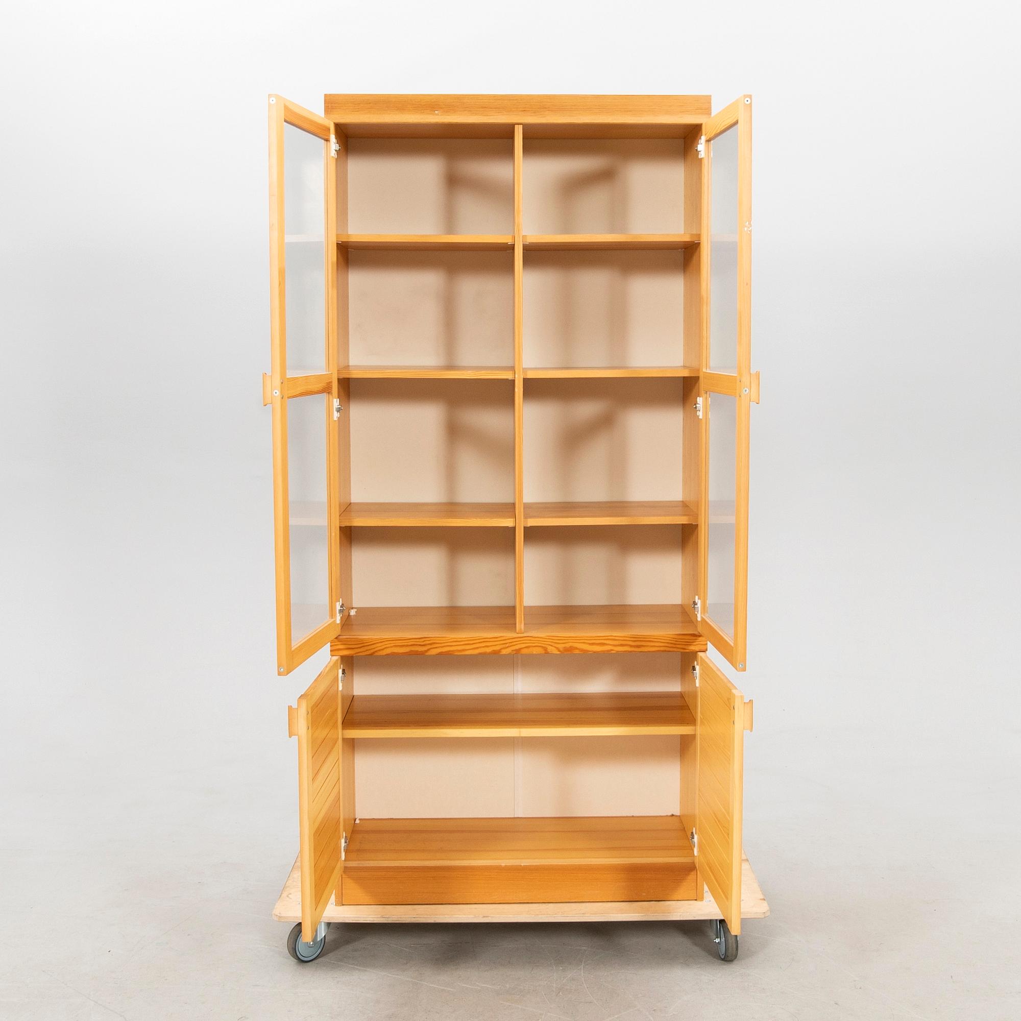 Vitrinskåp IKEA 1900-talets andra hälft.