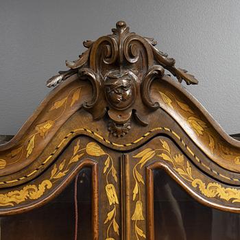 A Dutch display cabinet, 18th century.
