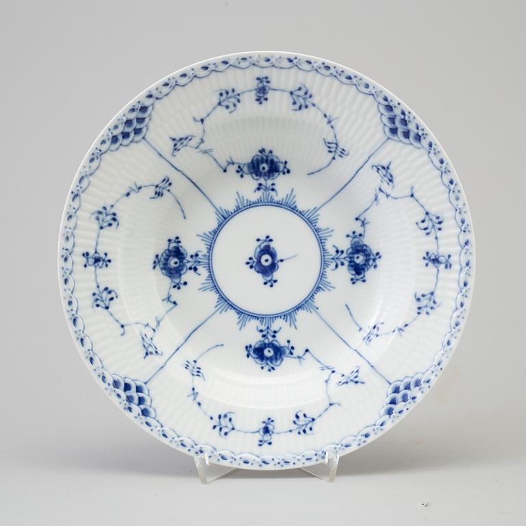 ROYAL COPENHAGEN, mat-, kaffe- och teservis, porslin, 44 delar, porslin, "Musselmalet", Danmark.