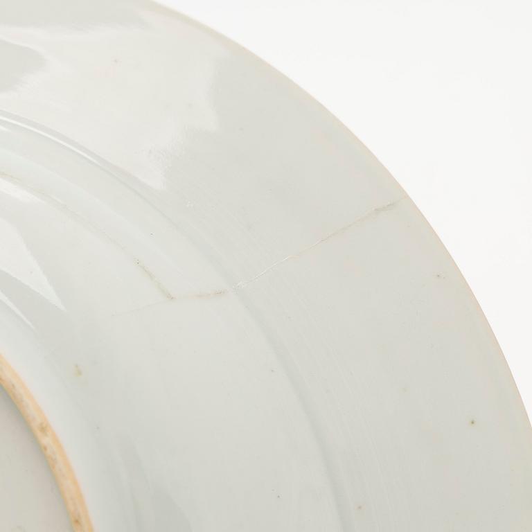 Fat, vapenporslin, Kina. Qing dynastin, Qianlong (1736-95).