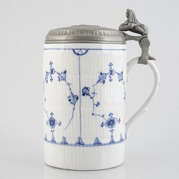 A 'Blue Fluted Plain' / 'Musselmalet rifflet' beer mug with pewter fittings, Royal Copenhagen, first part of the 19th c.