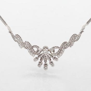 Collier, Bucherer, 18K vitguld med briljanstlipade och åttkantsslipade diamanter.