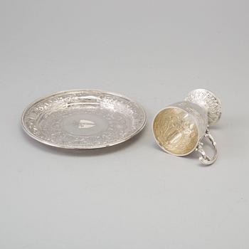 KOPP och FAT, silver, fatet stämplat Henry Holland London, 1878.