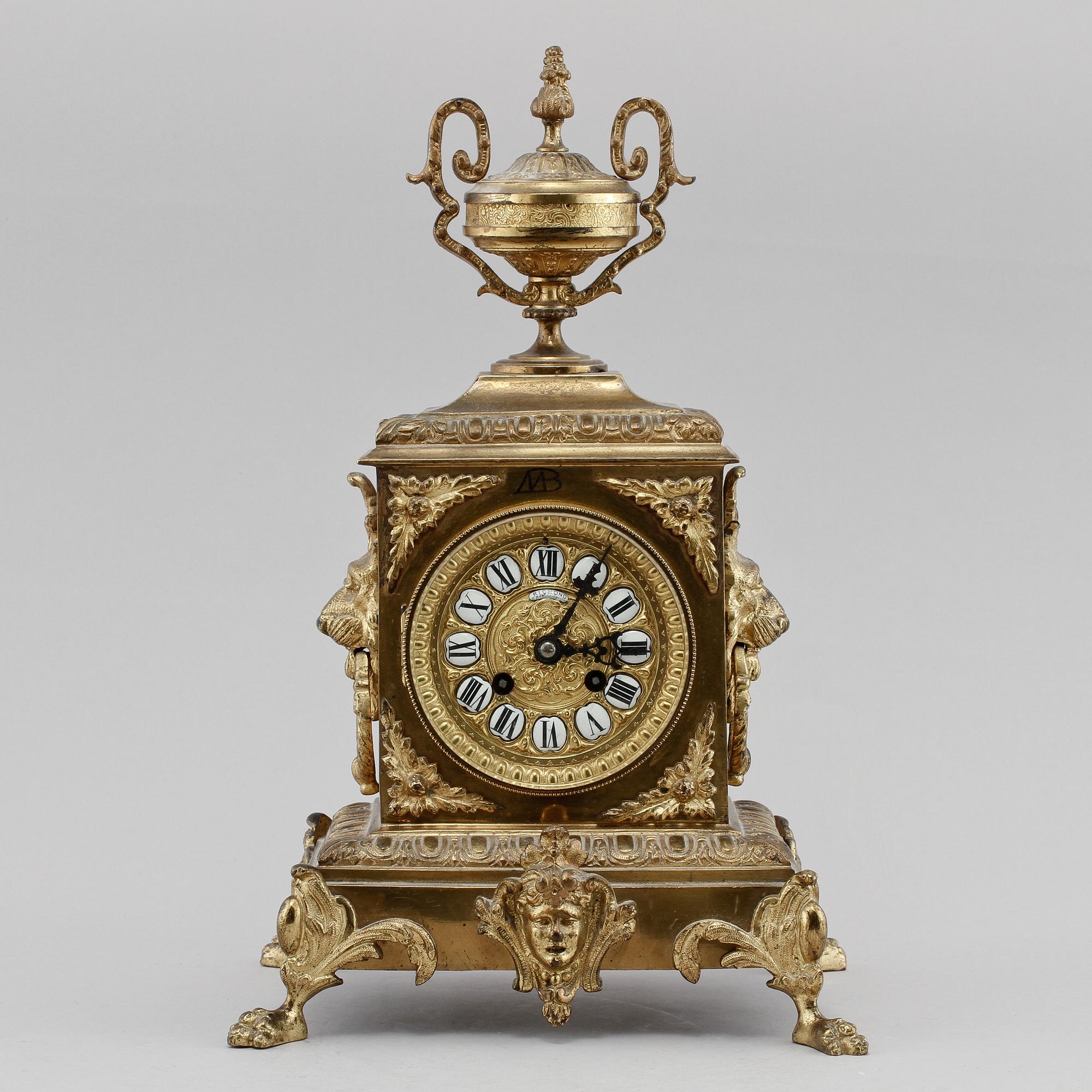 BORDSUR, gulmetall, omkring 1900.