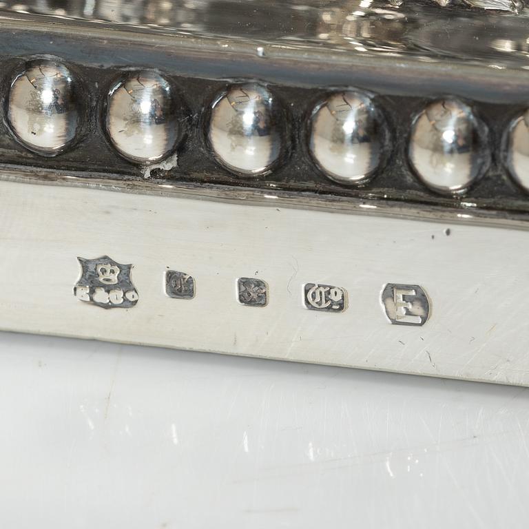 A pair och silver plated candelsticks, mark of  Elkington & Co, Birmingham, 1888-1890.