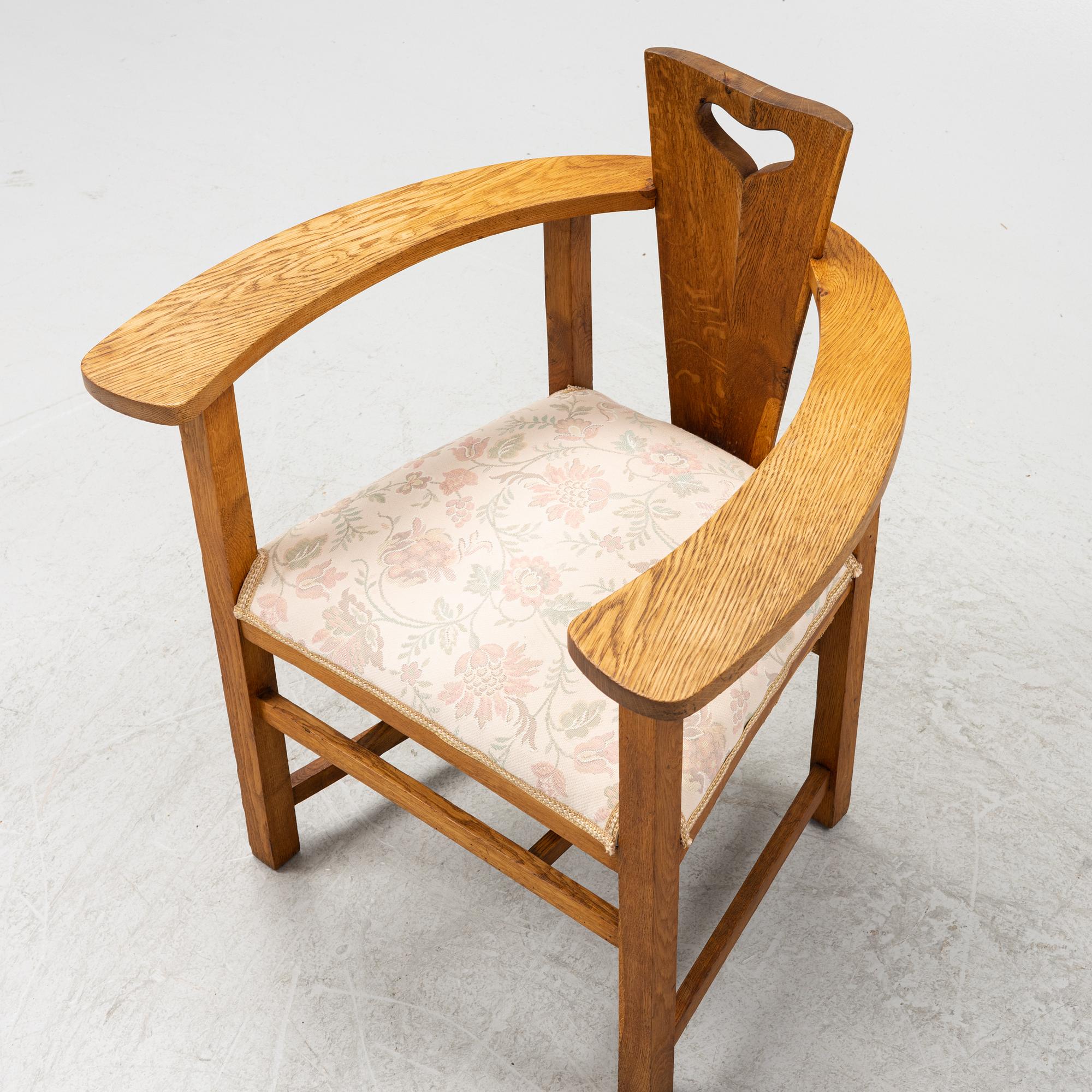 An oak Arts and Crafts armchair, early 20th century.