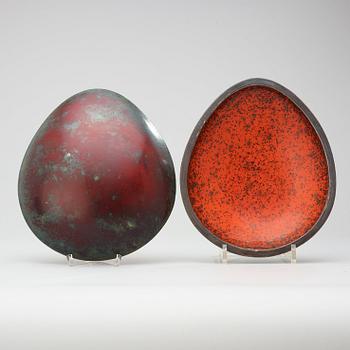 A Hans Hedberg faience box and two eggs, Biot, France.