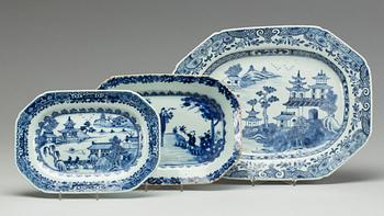 SERVERINGSFAT, porslin, 3 st, Kina Qianlong(1736-1795).