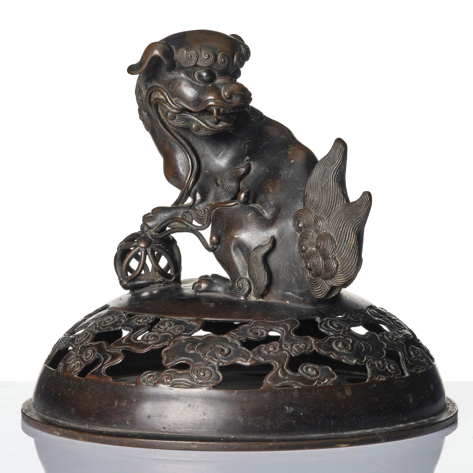 A large bronze censer with cover, Qing dynasty, 19th century.