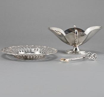 PARTI SILVER, 3 delar, delvis låghaltigt, 1800- och 1900-tal, vikt 343 g.