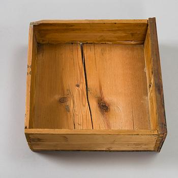 Kaappi/kabinettikaappi, barokkityyli, 1800/1900-luku.