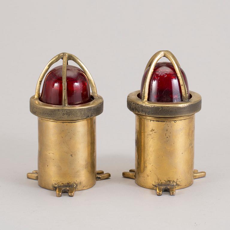 NÖDBELYSNNING, ett par, 1900-tal.