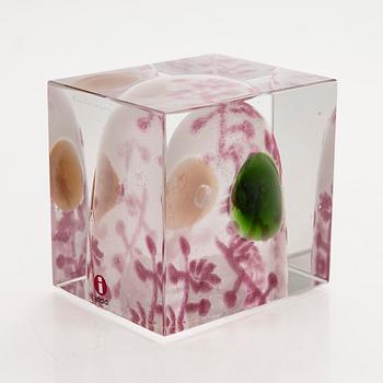 Oiva Toikka, an annual glass cube, signed Oiva Toikka, Nuutajärvi 2008 and numbered 213/2000.
