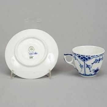 Royal Copenhagen, servisdelar, 14 delar, porslin. "Musselmalet", Danmark.