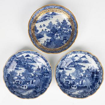 Seven pieces of blue and white Chinese porcelain, Qing Dynasty, Qianlong and Kangxi and a Transition dish, 17th Century.