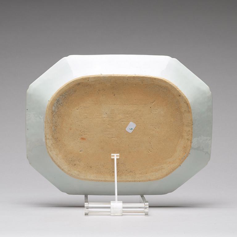 STEKFAT, ett par, kompaniporslin. Qingdynastin, Qianlong (1736-95).