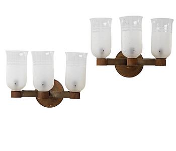 369. A pair of Swedish Modern brass wall lamps, 1930-40's.
