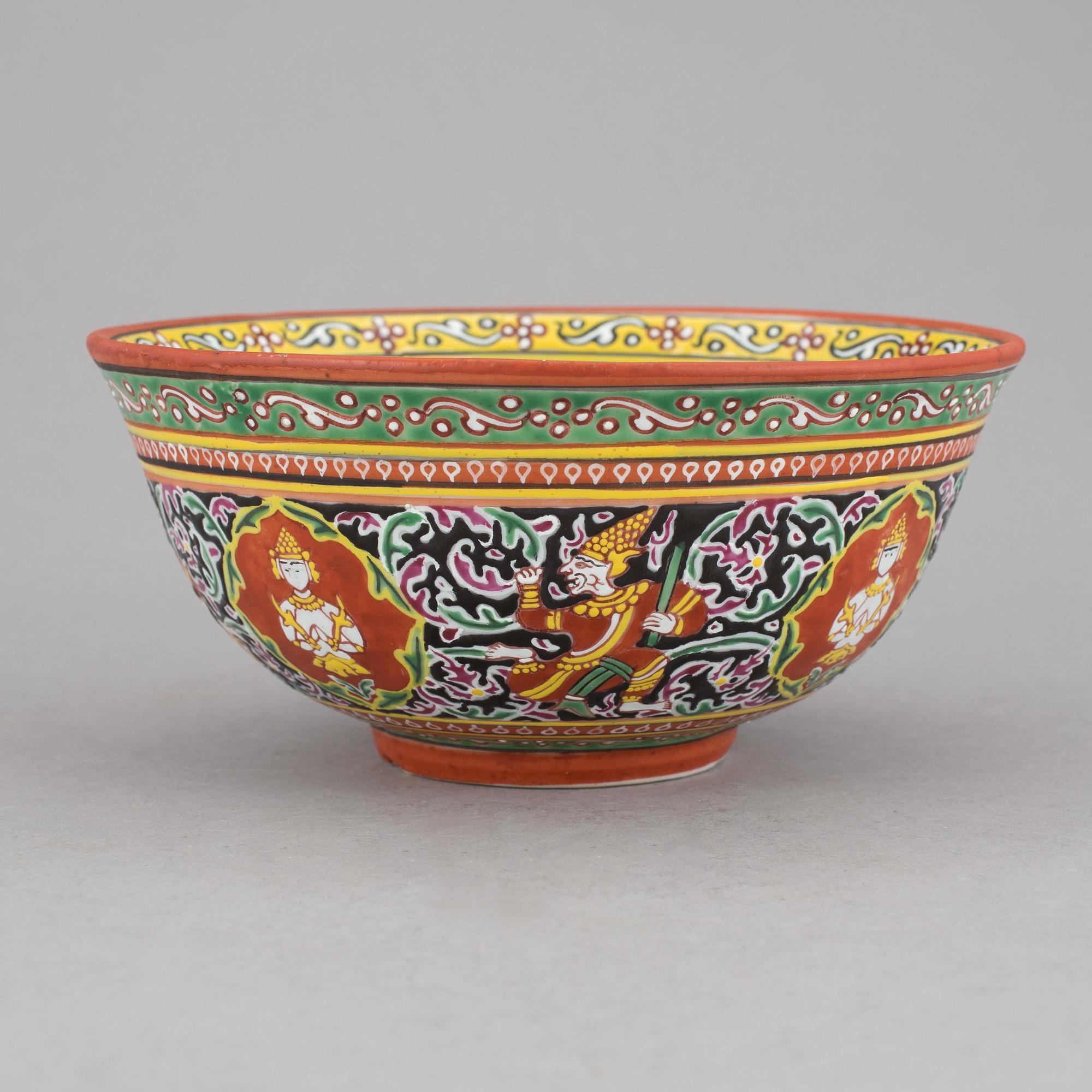 SKÅL, stengods, Bencharong, Kina, 1900-tal.