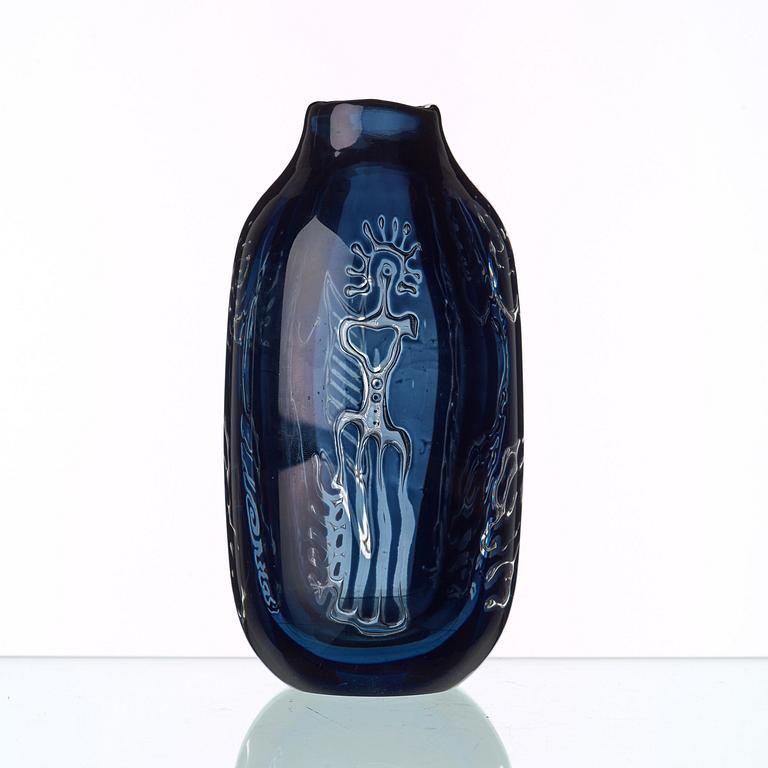 An Edvin Öhrström 'Ariel' glass vase, Orrefors, Sweden 1954.