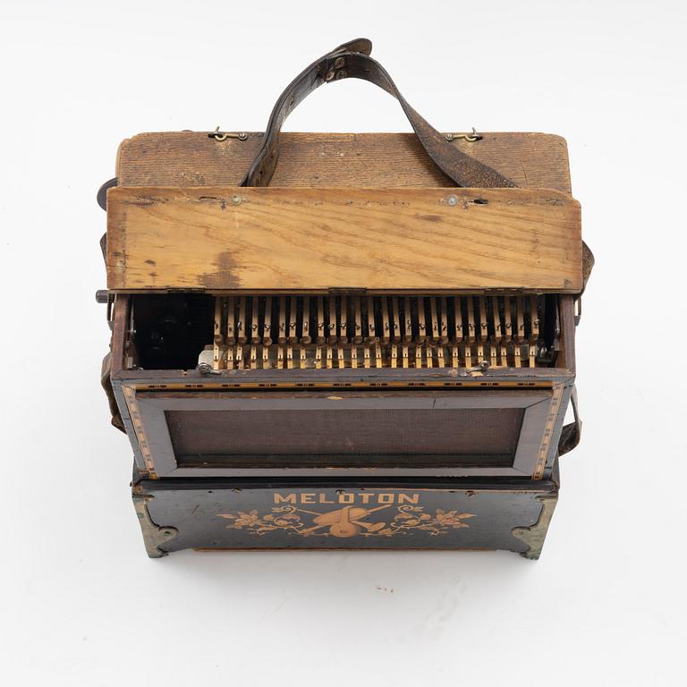 A barrel organ, Germany, around 1900.
