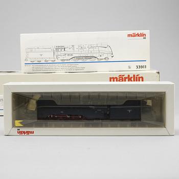 Märklin, electical engines and traincars, H0 in boxes.