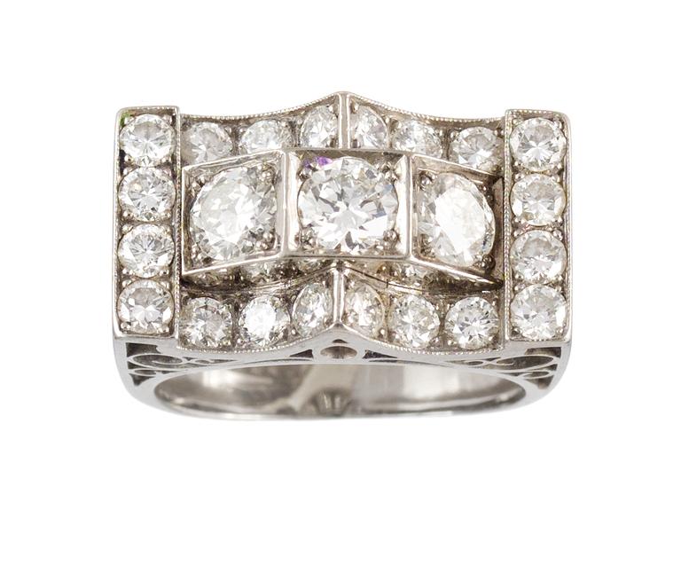 RING, brilliant cut diamonds, tot. app 3 cts. 1948.