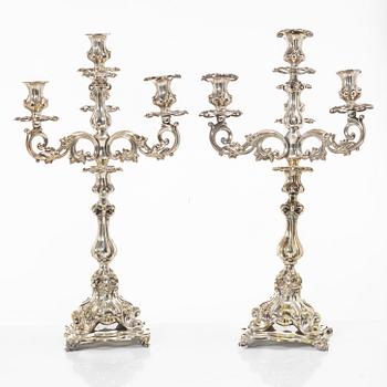 Kandelabrar, ett par, Rokokostil, nysilver, 1900-tal.