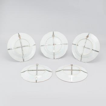 TALLRIKAR, 5 st, porslin, Kina, Qianlong (1736-1795).