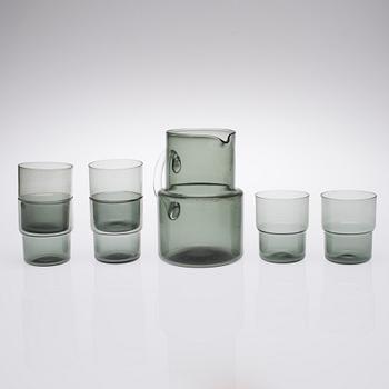SAARA HOPEA, "SAFTSERVIS i KORG", kanna med 6 glas. Formgiven 1952.