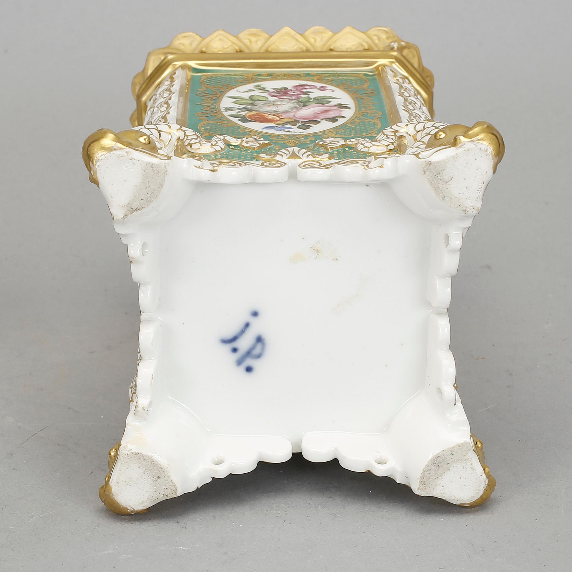 FLACON, porslin, Jacob Petit, Frankrike, 1800-tal.