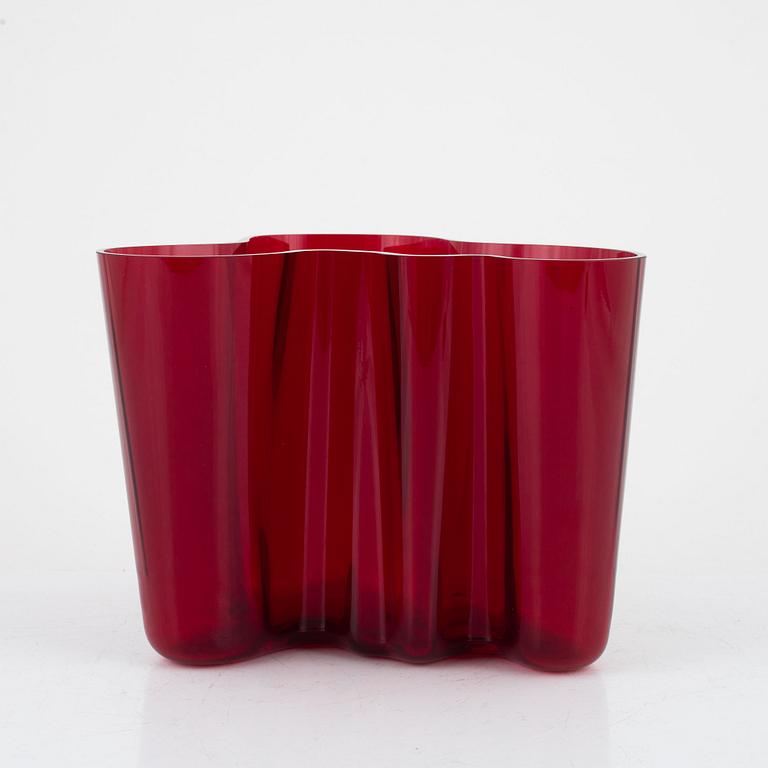 Alvar Aalto, a 'Savoy' vase, Iittala, Finland, 1990.