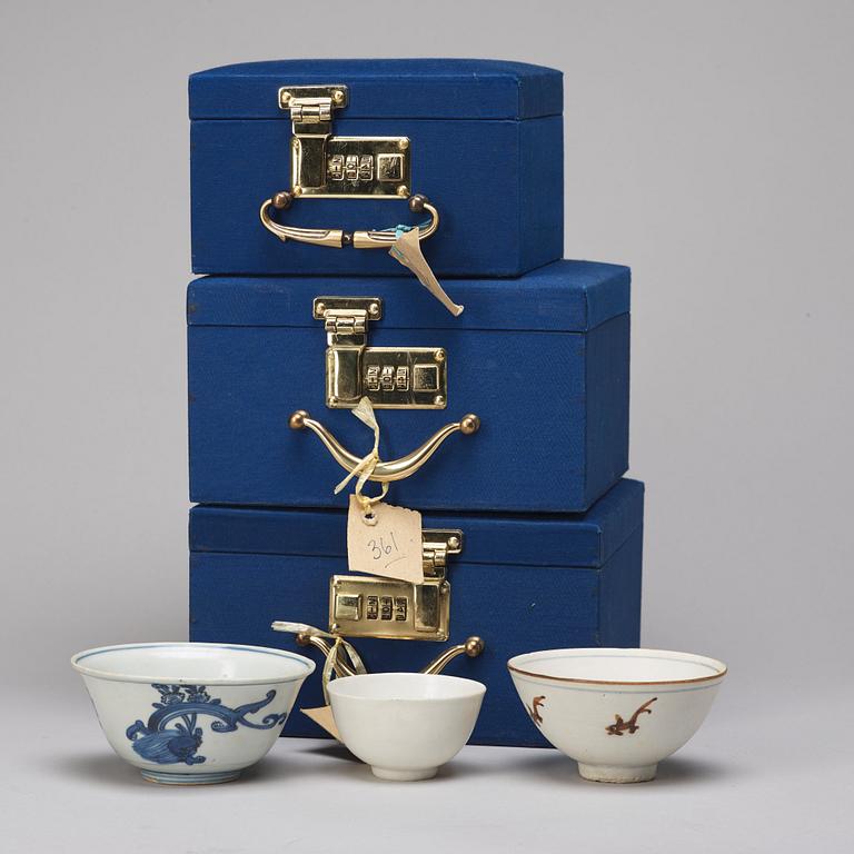 A group of three blue and white bowls, Ming dynasty (1368-1644).