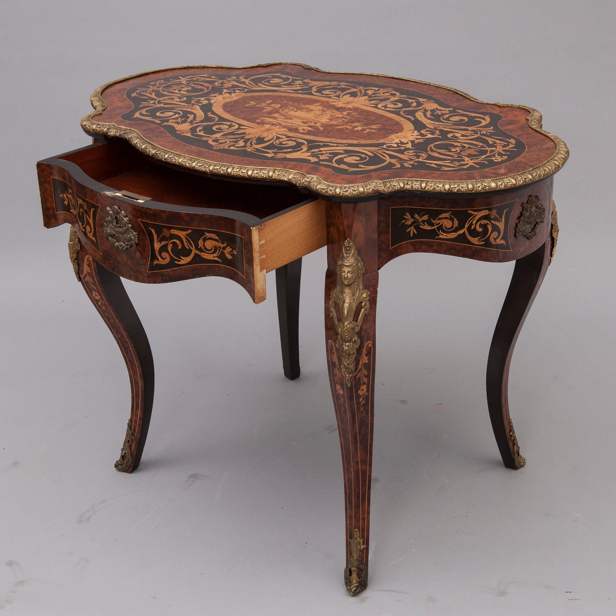 SKRIVBORD, Frankrike 1900-talets senare hälft.