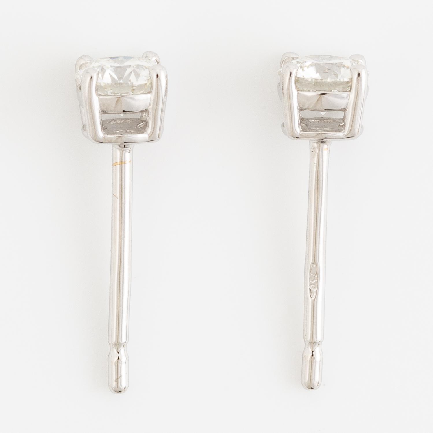 Earrings 18K white gold with brilliant-cut diamonds, accompanying GIA dossier.
