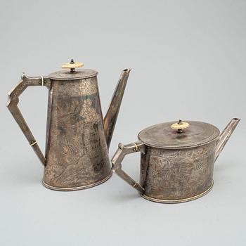 a EPNS teapot and coffeepot with Willow-pattern by Elkington & Co, England.