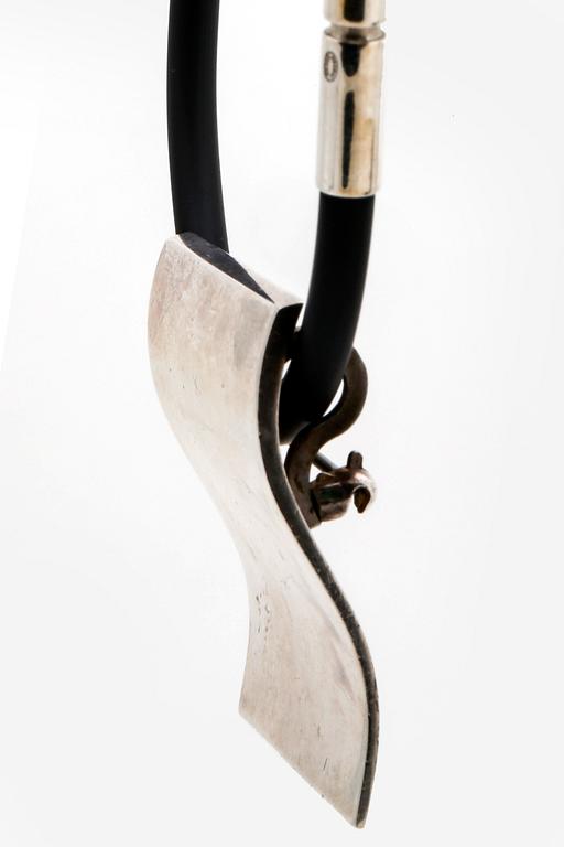 Georg Jensen hänge/brosch på gummi-vajer, sterling silver, ca 4 x 4 cm, längd ca 45 cm, nr 432.