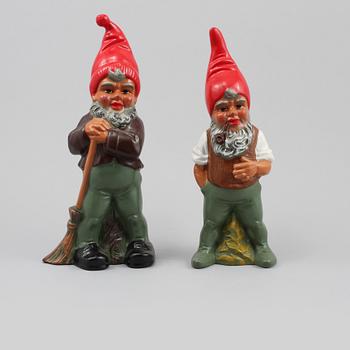 FIGURINER, 2 st, lergods, Heissner, Västtyskland, 1900-talets andra hälft.