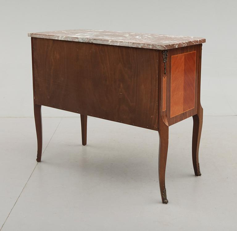 BYRÅ, gustaviansk stil, 1900-talets andra hälft.