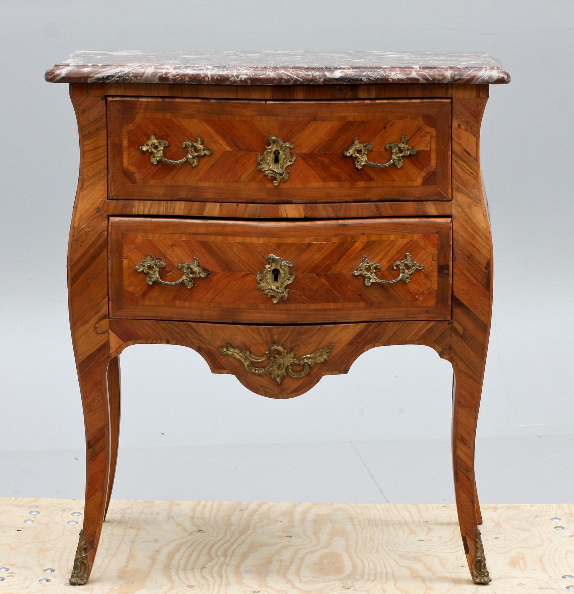 BYRÅ, Louis XV. Troligen Frankrike. 17/1800-tal.