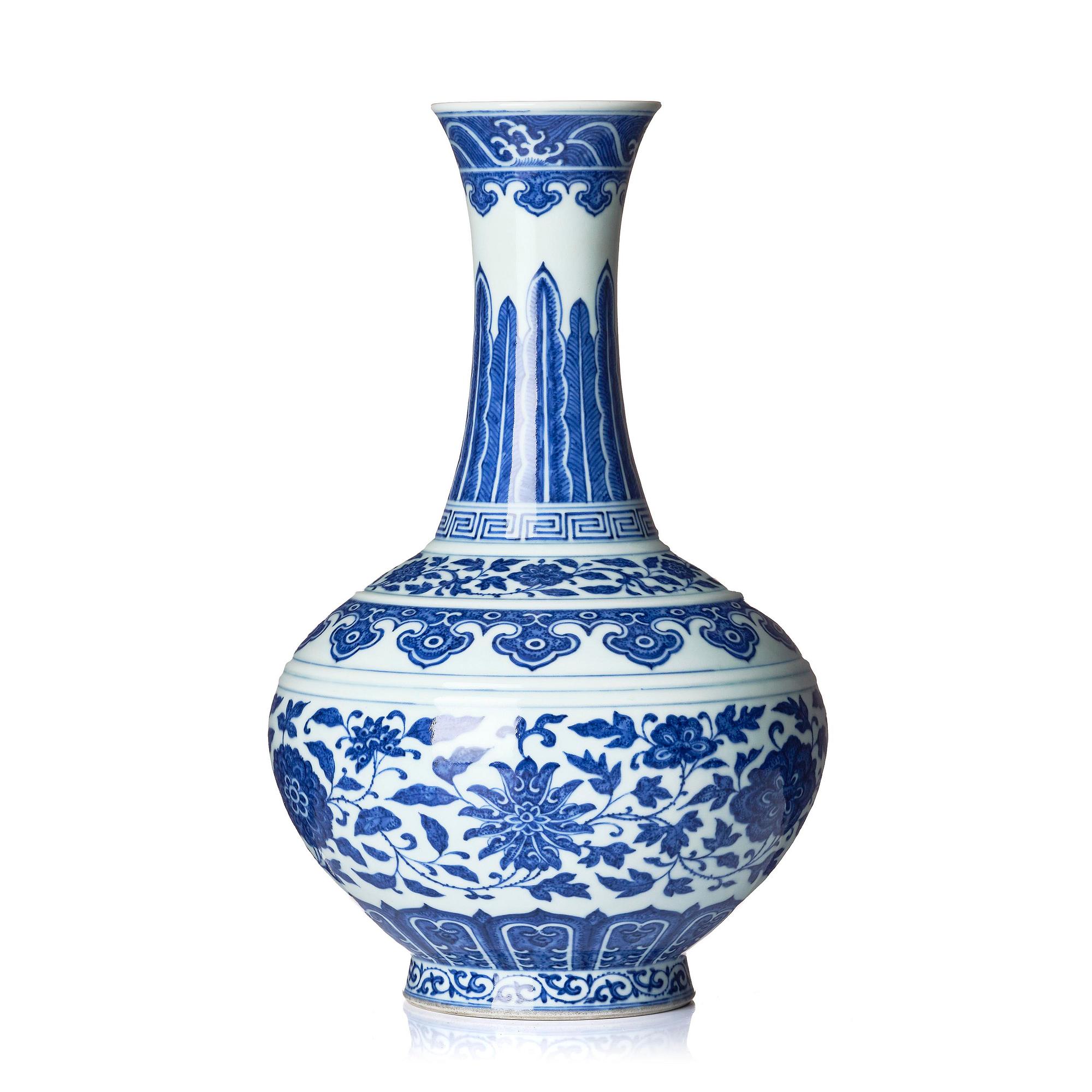Vas, porslin. Qingdynastin med Guangxus sigillmärke och period (1875-1908).