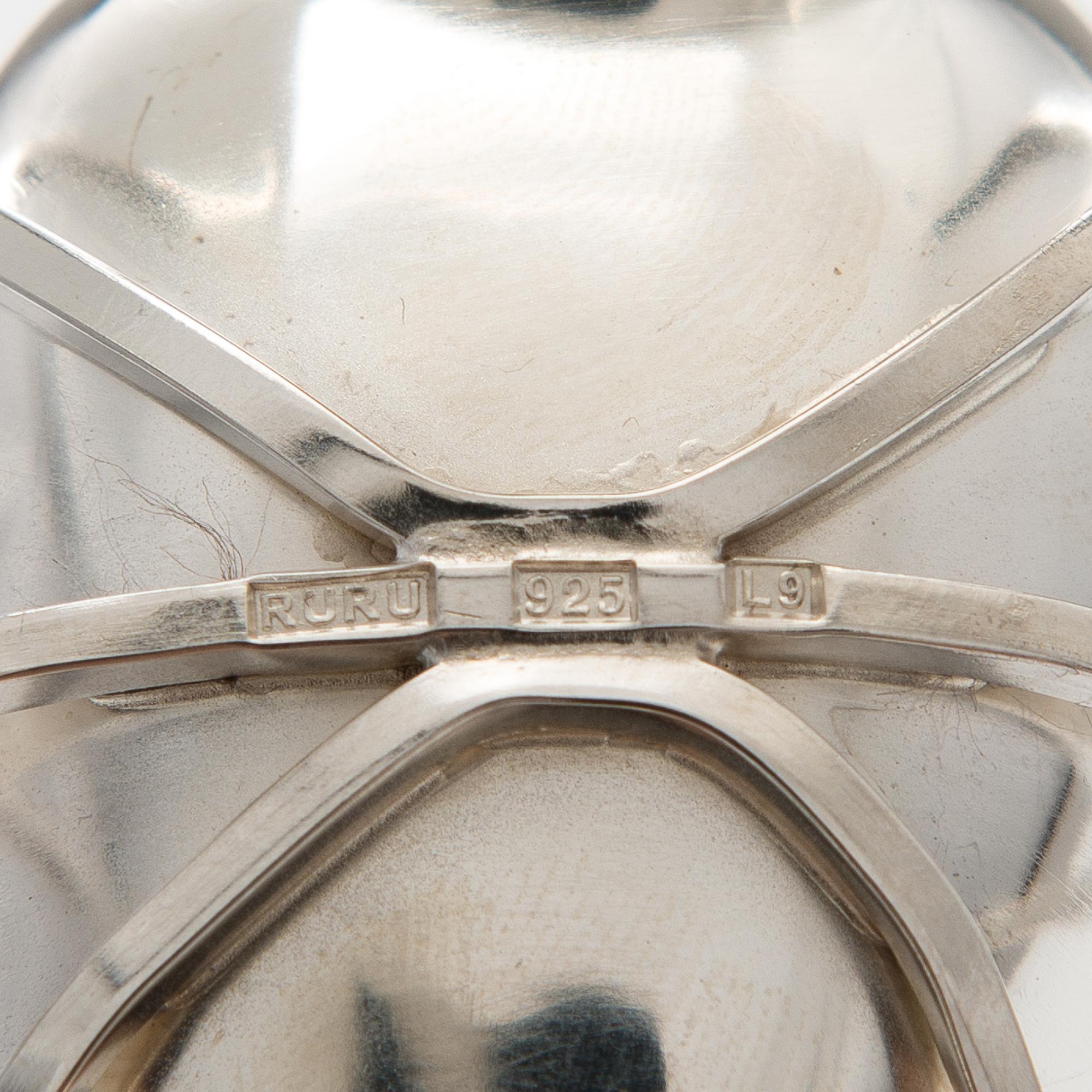 A sterling silver and glass pepper och salt caster. Ru Runeberg 2012.