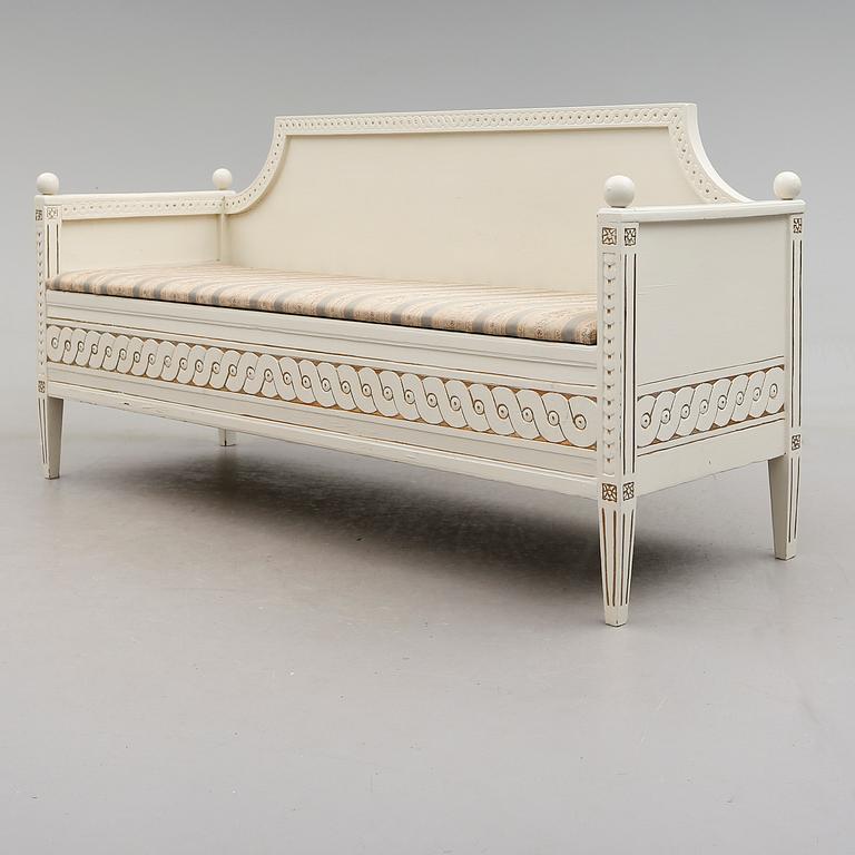 SOFFA, sengustaviansk, omkring år 1800.