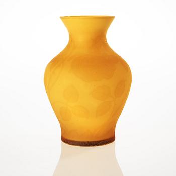 An Axel Enoch Boman Art Nouveau cameo glass vase, Reijmyre 1917.